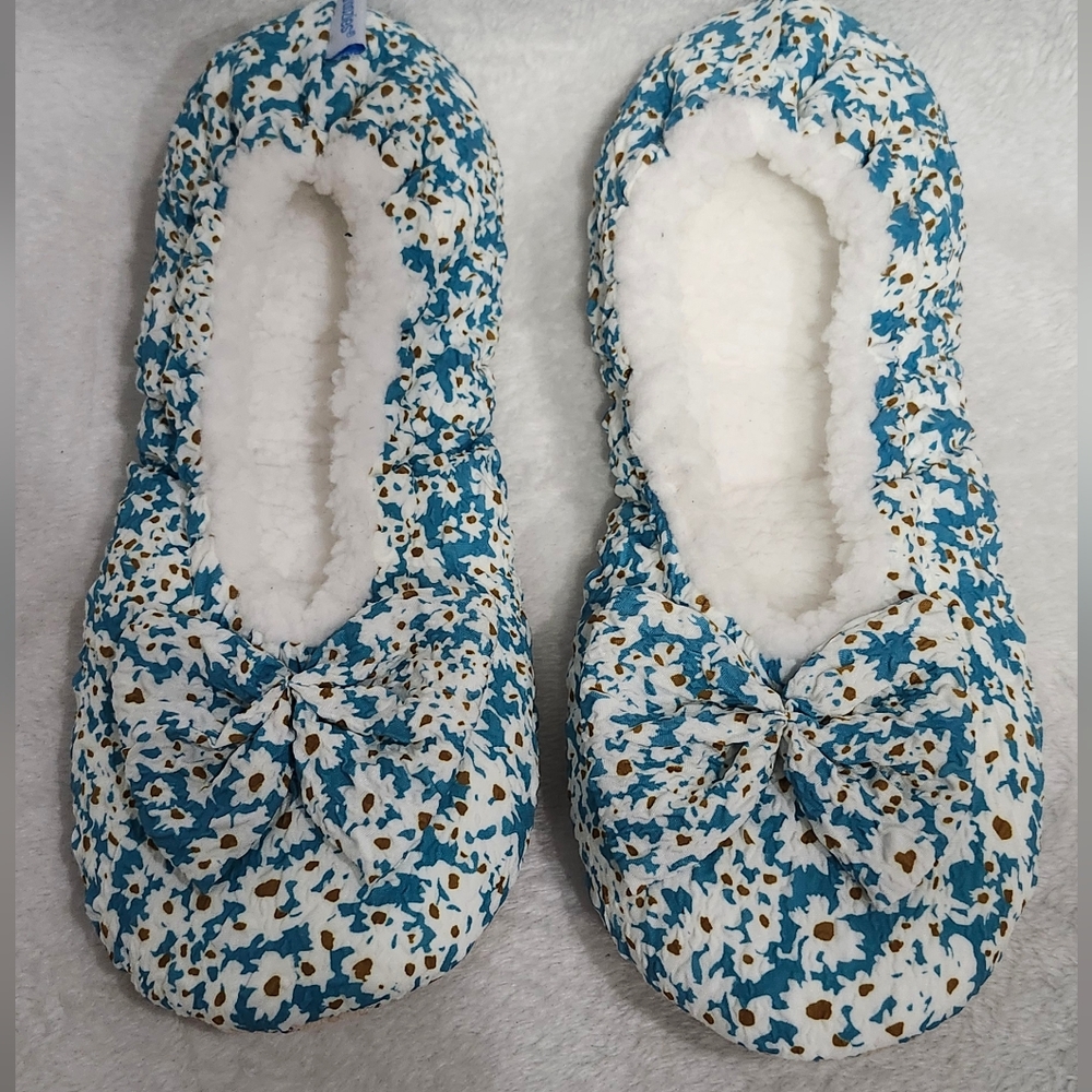 Snoozies Blue Floral Fuzzy Sock Bootie Slippers Women's Size Medium -Can Fit a 9
